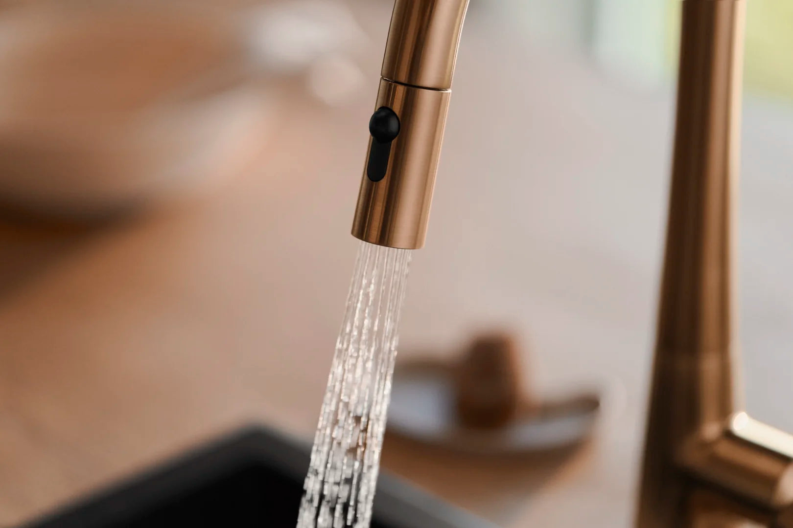 HANSA DESIGNO Μπαταρία κουζίνας με αποσπώμενο ντουσάκι 2 ροών Brushed bronze