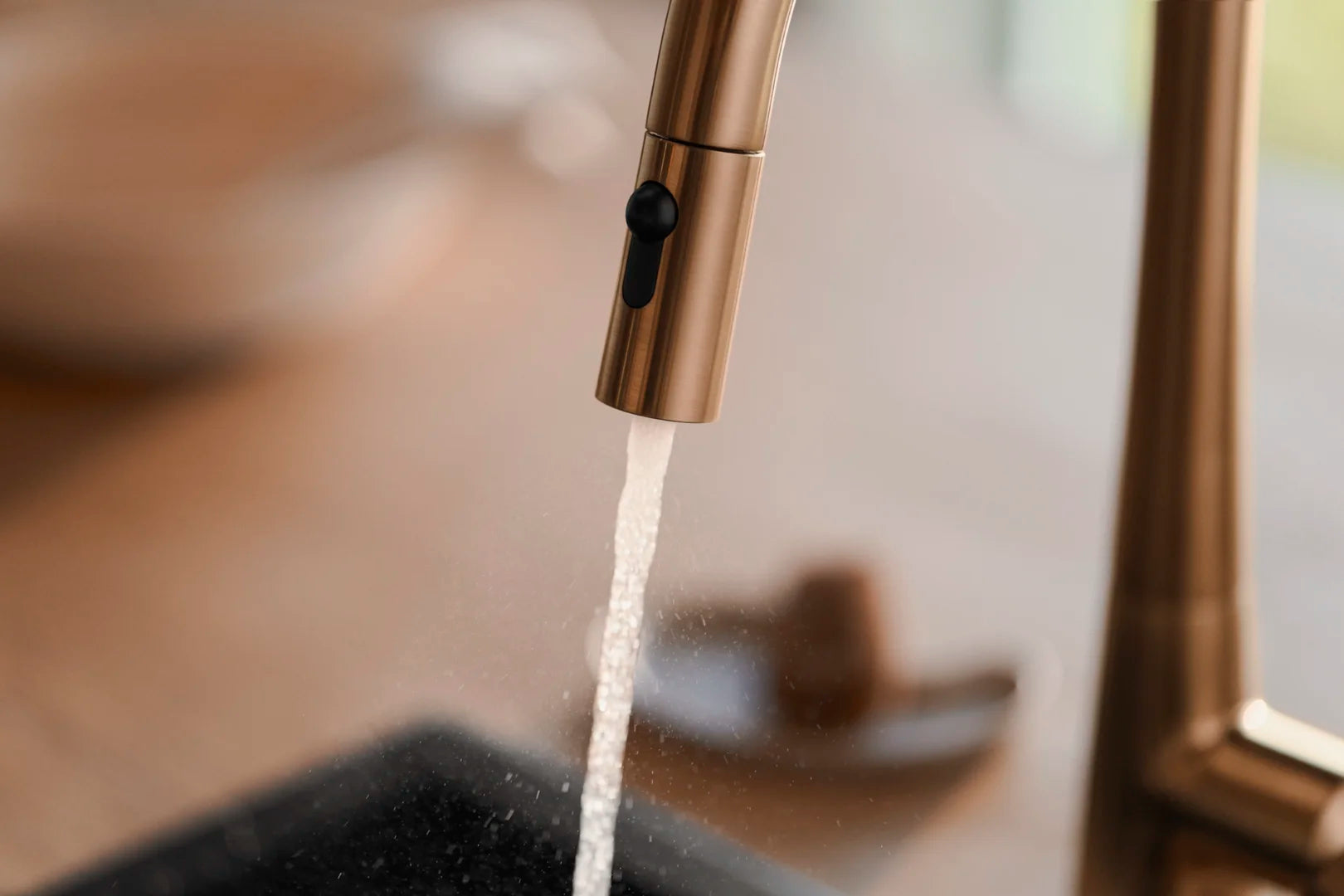 HANSA DESIGNO Μπαταρία κουζίνας με αποσπώμενο ντουσάκι 2 ροών Brushed bronze