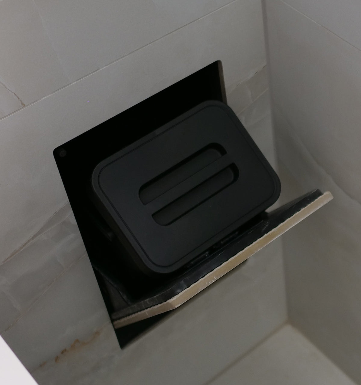 Εντοιχισμένος Κάδος Mπάνιου για πλακάκι Tileline black